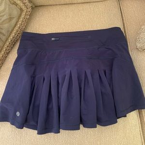 Rare lulu pleated skirt